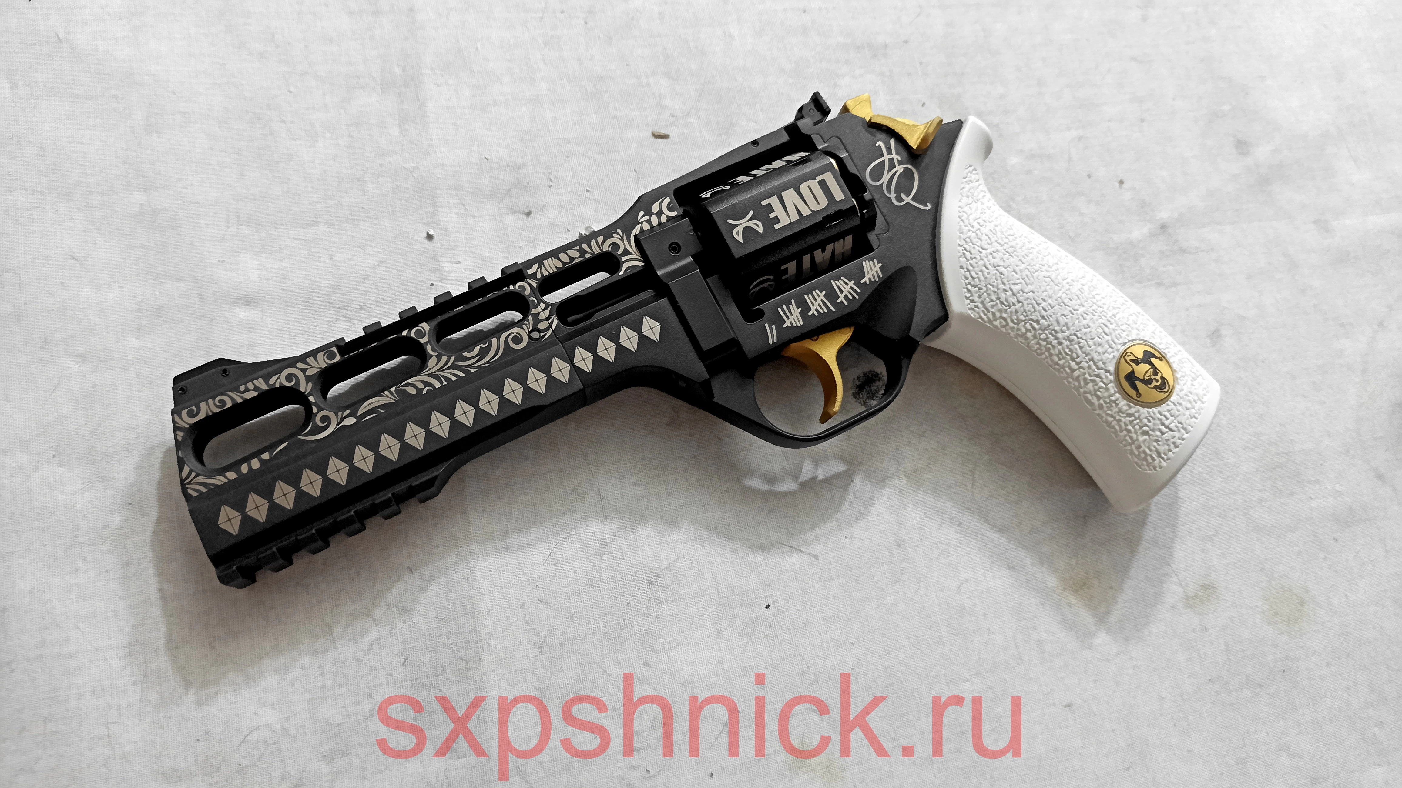 Chiappa Rhino 60DS (6мм, CO2) - револьвер Харли Квинн